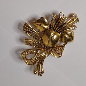 Cute Large Gold Tone Flower Brooch